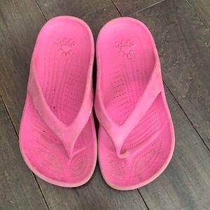 Dawgs pink flip flops